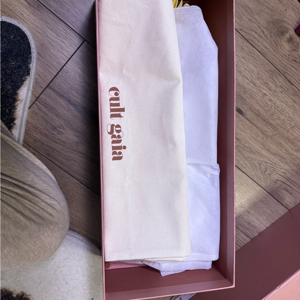 cult gaia NEW IN BOX DEE DEE CLUTCH! - Picture 3 of 8
